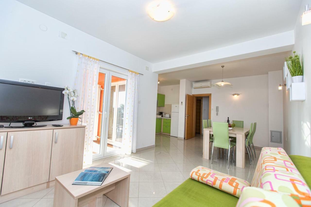 Apartment Dina Karlobag