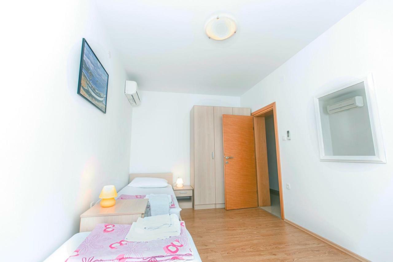 Apartment Dina *