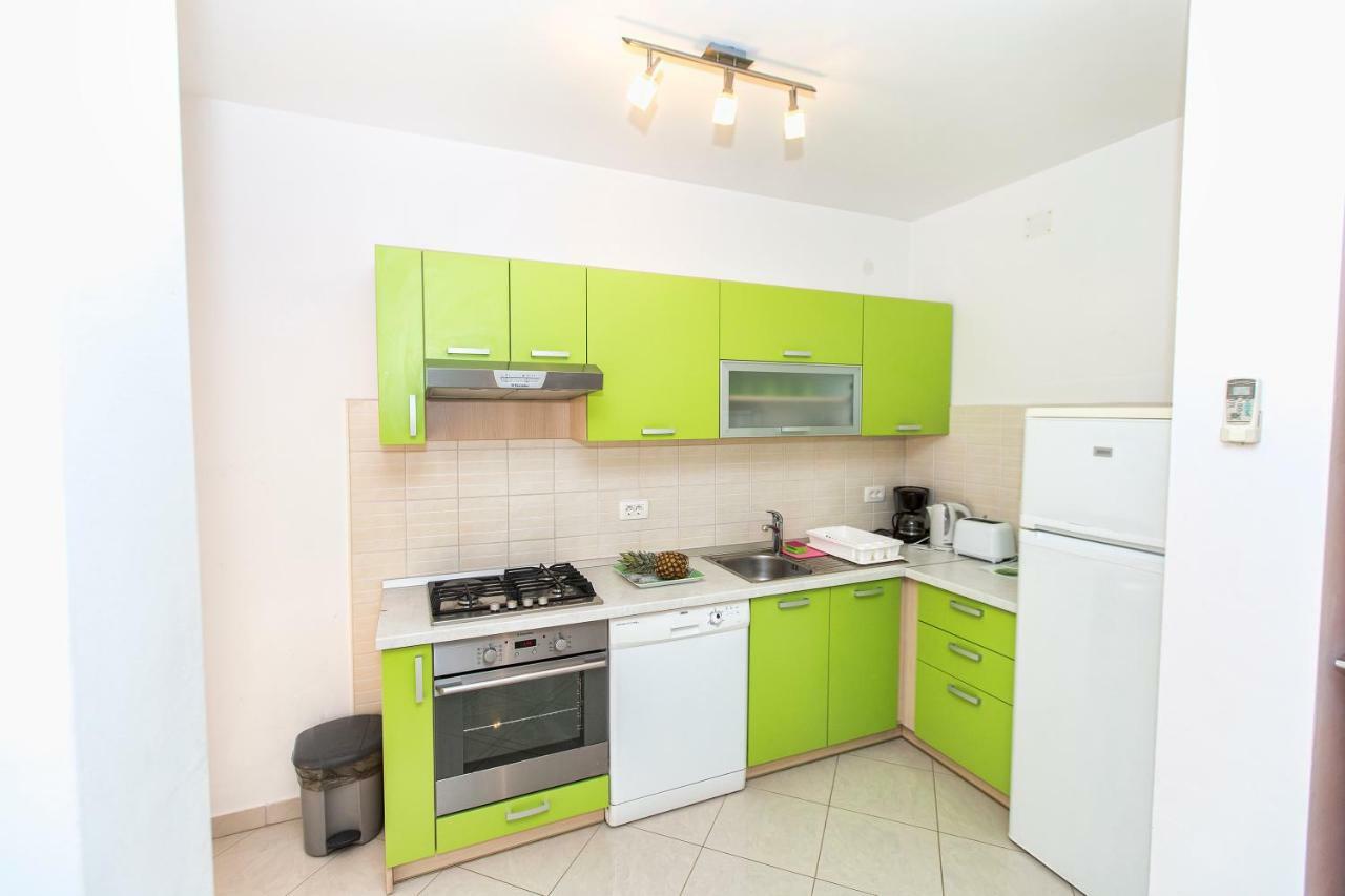 Dina Apartment Karlobag