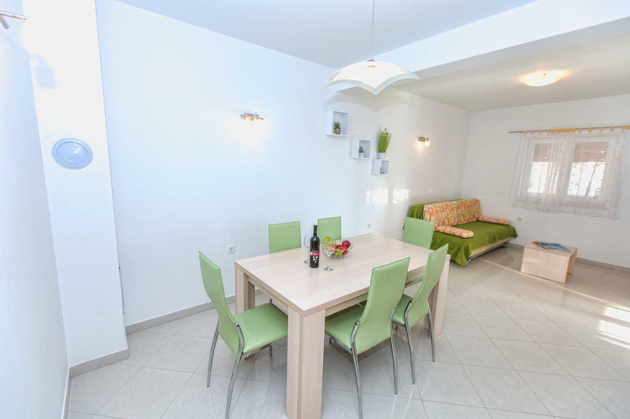 Apartment Dina