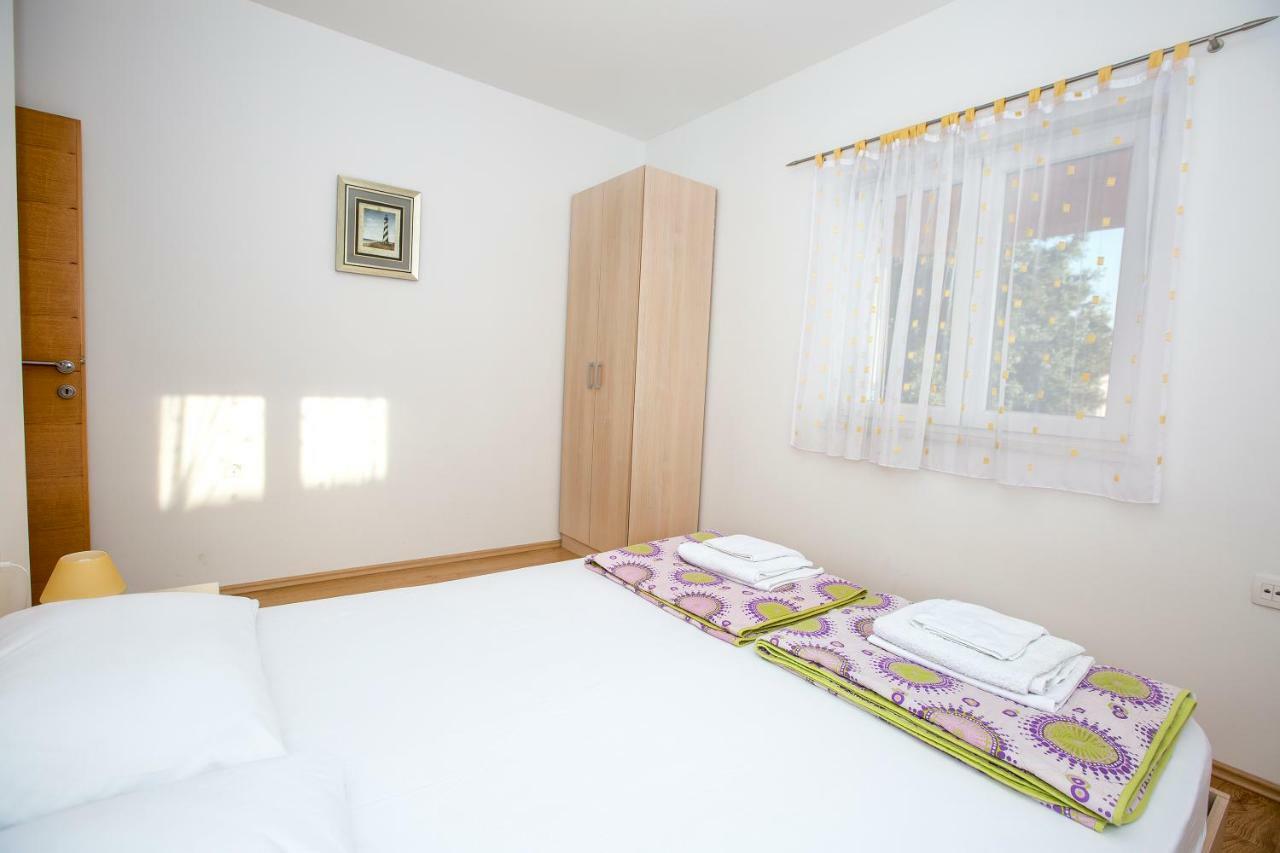 Apartment Dina *