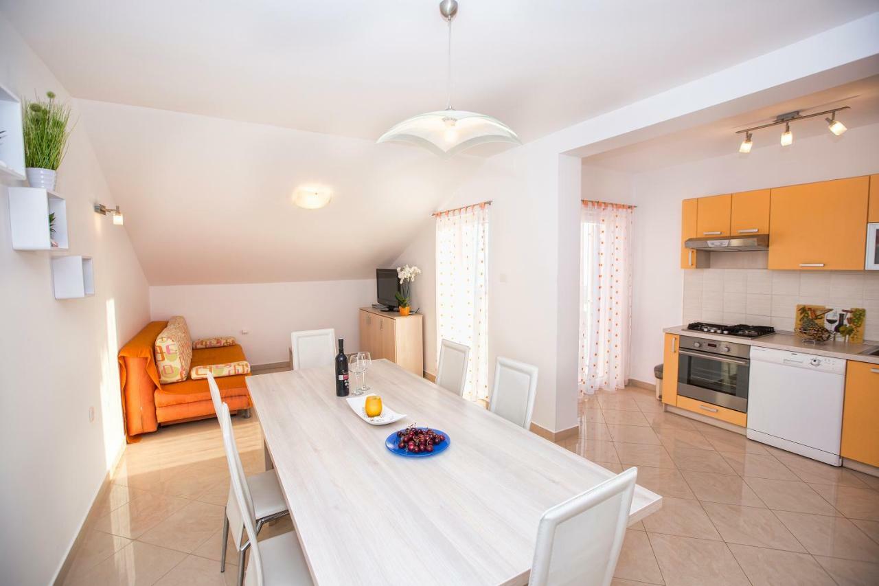 Apartment Dina *
